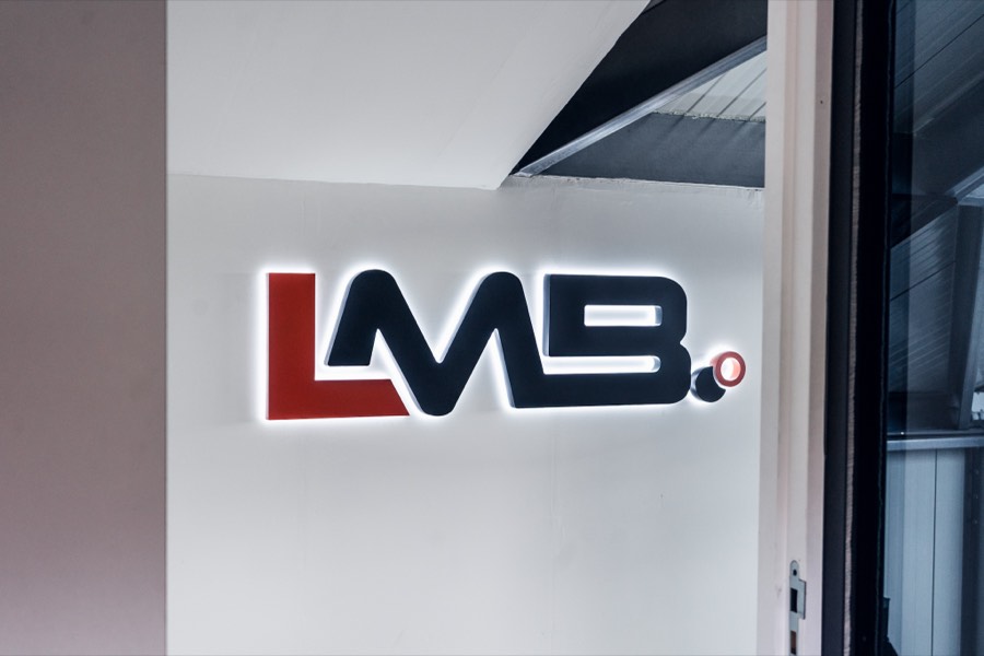 Het LMB-logo in het kantoor in Montfoort